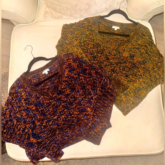 EARTHBOUND Sweaters - Set of (2) EARTHBOUND Crotchet Crop V-neck sweaters, size M